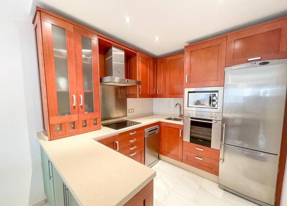 Seafront Apartment With Direct Access To The Beach Торремолинос Экстерьер фото