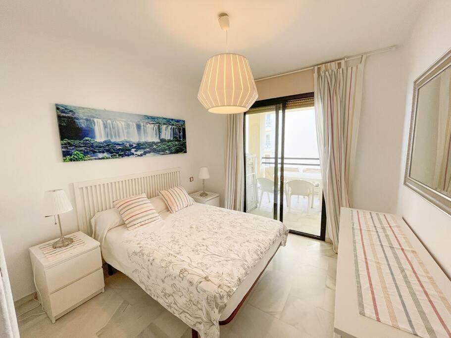 Seafront Apartment With Direct Access To The Beach Торремолинос Экстерьер фото
