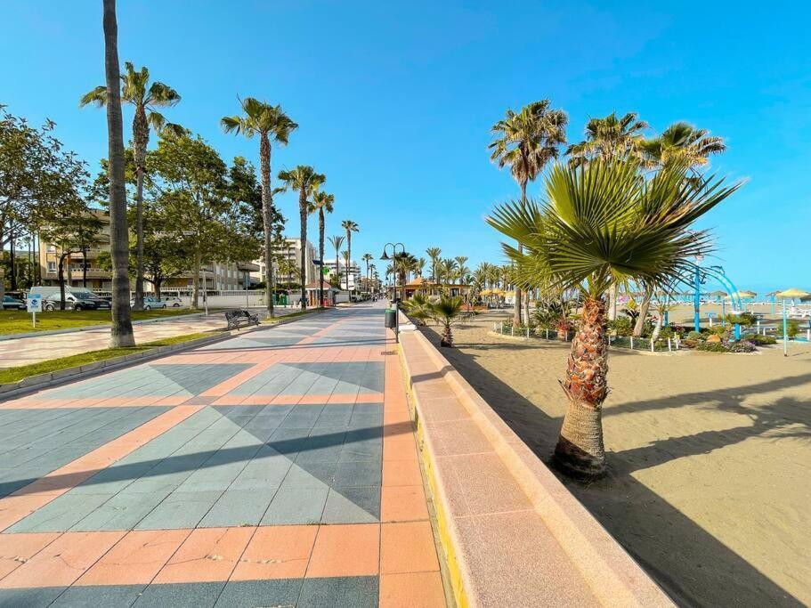 Seafront Apartment With Direct Access To The Beach Торремолинос Экстерьер фото