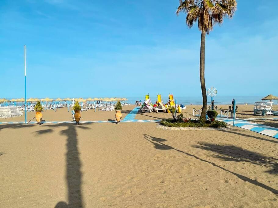 Seafront Apartment With Direct Access To The Beach Торремолинос Экстерьер фото