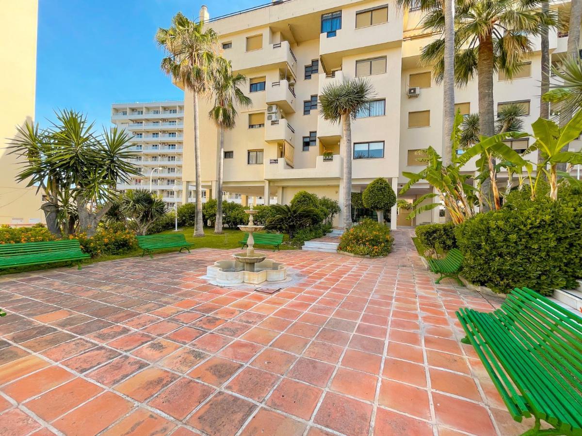 Seafront Apartment With Direct Access To The Beach Торремолинос Экстерьер фото
