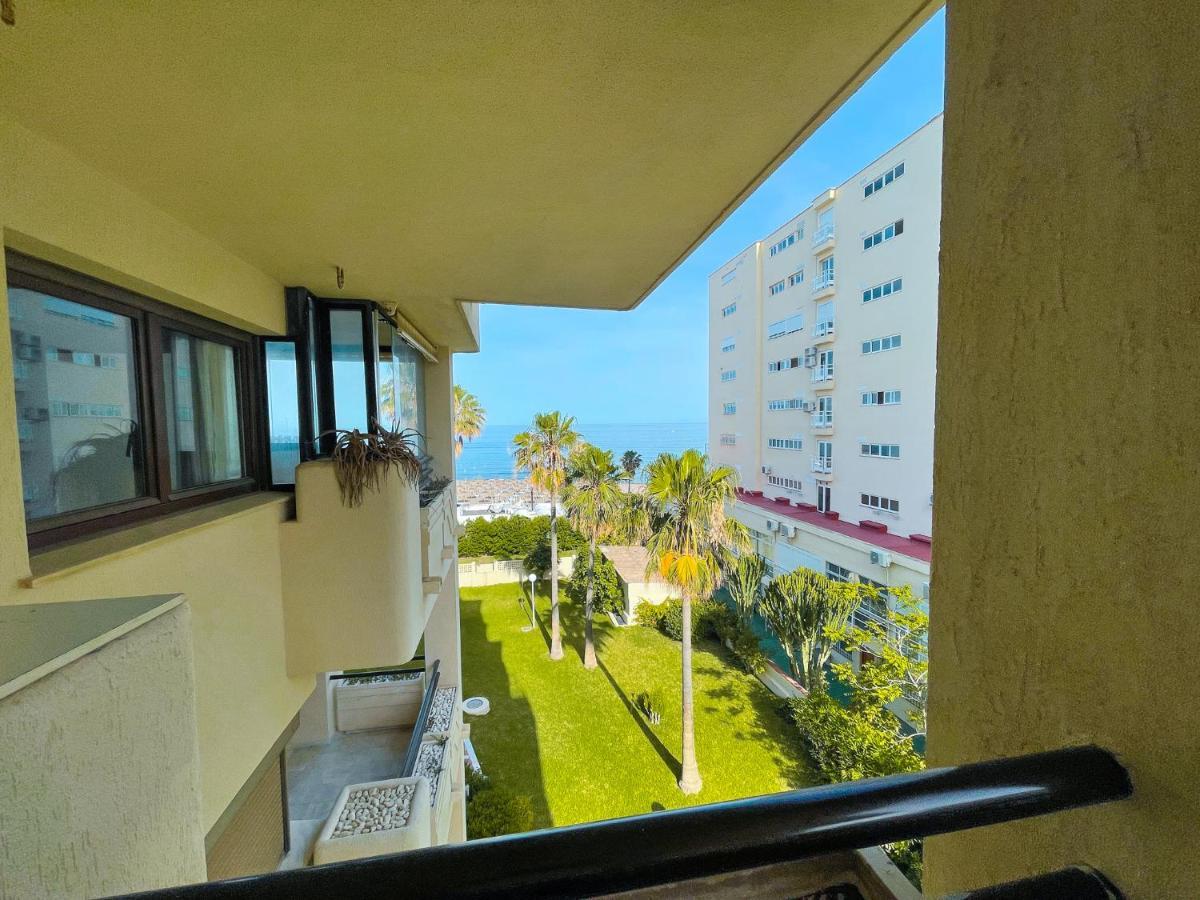 Seafront Apartment With Direct Access To The Beach Торремолинос Экстерьер фото